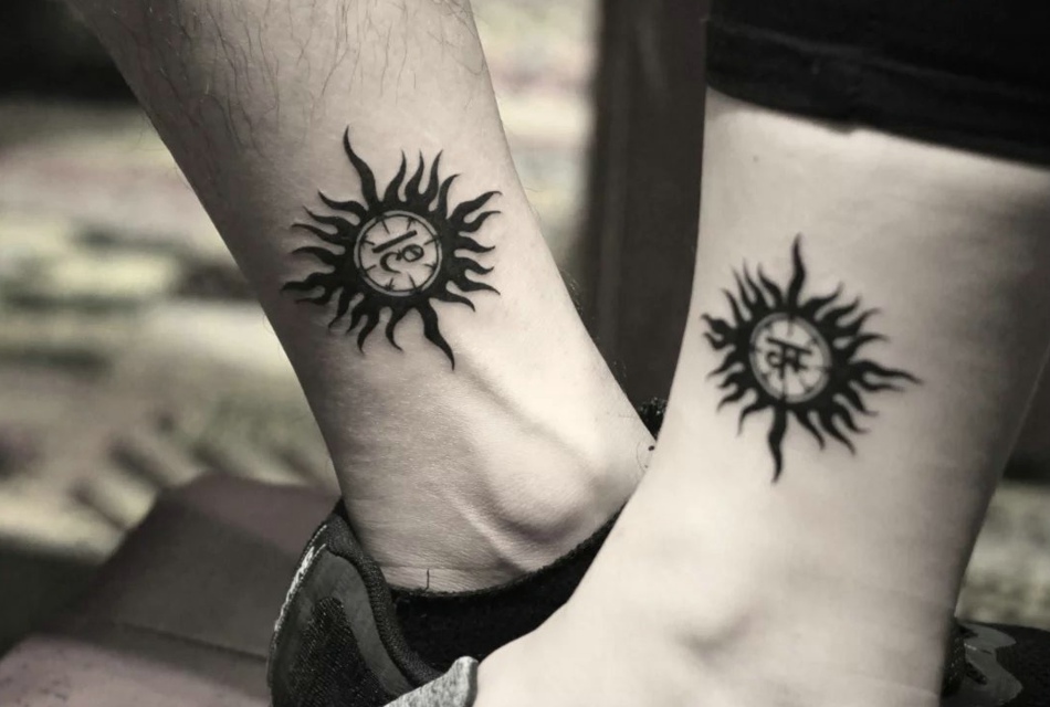 裸脚外侧小太阳情侣纹身图案