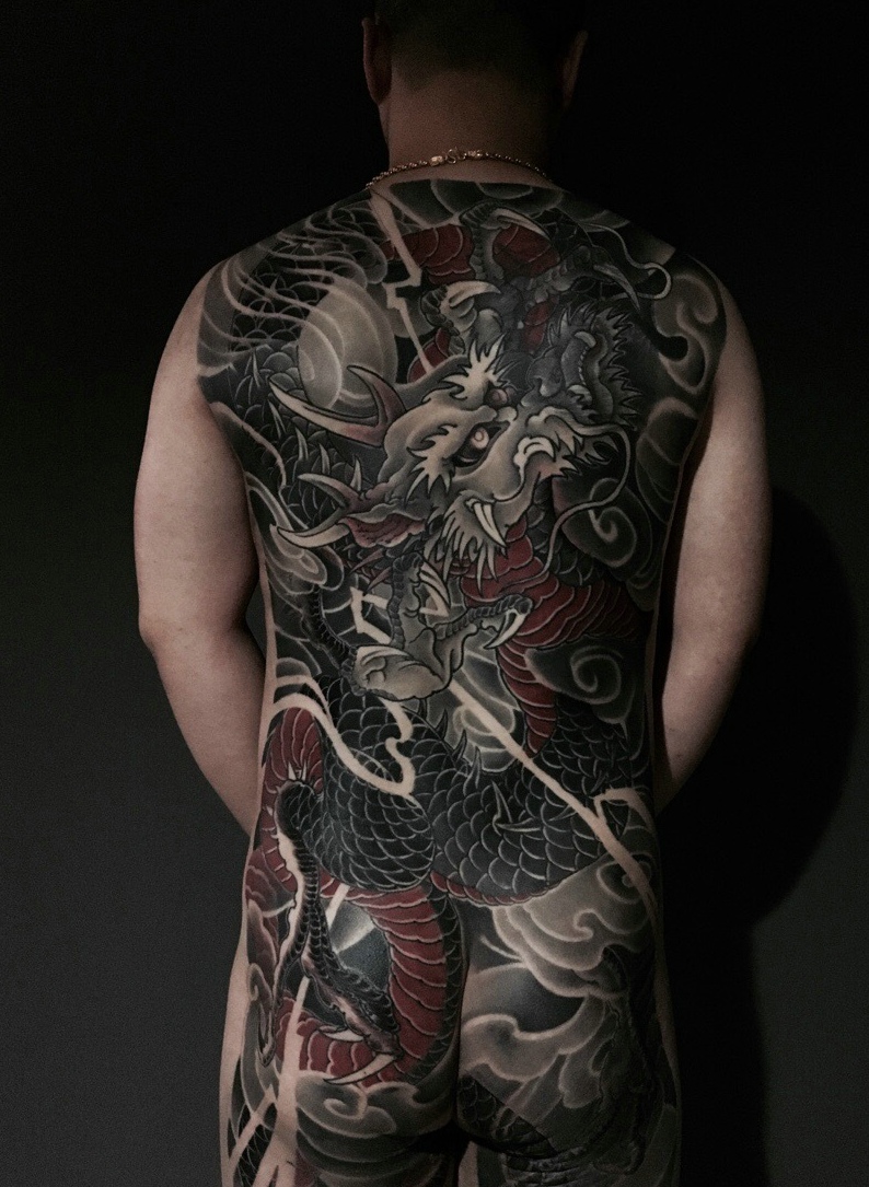 满背传统邪龙纹身图案吊炸天