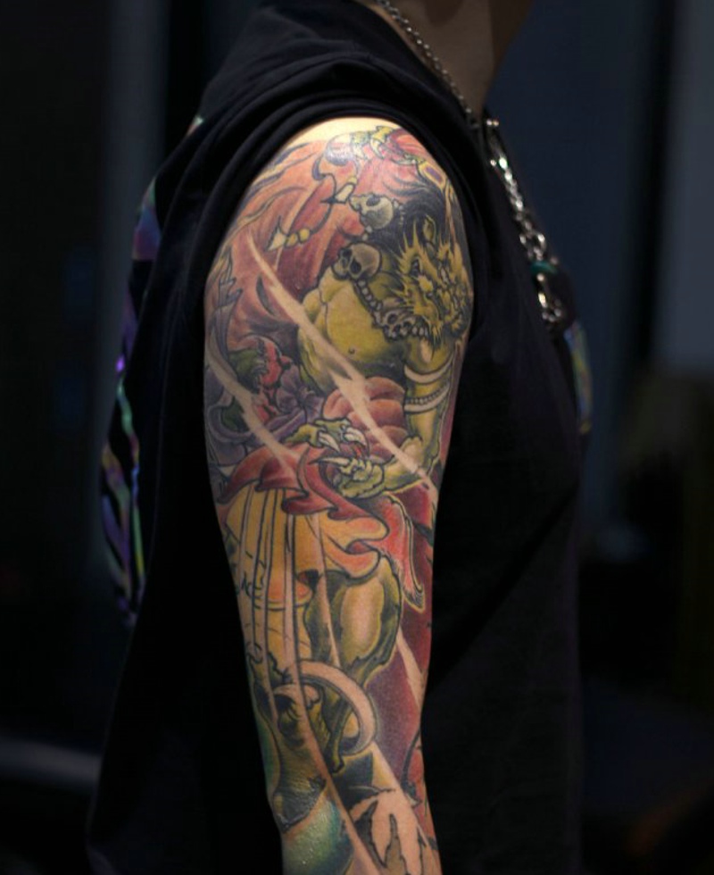 适合男士的一款花臂图腾纹身刺青