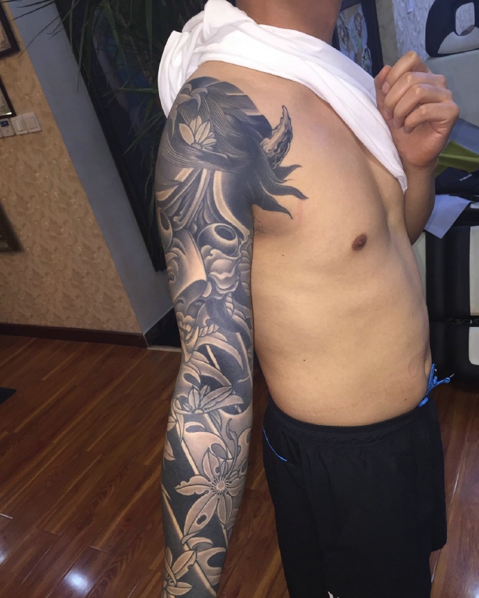 经典传统的花臂般若纹身图案