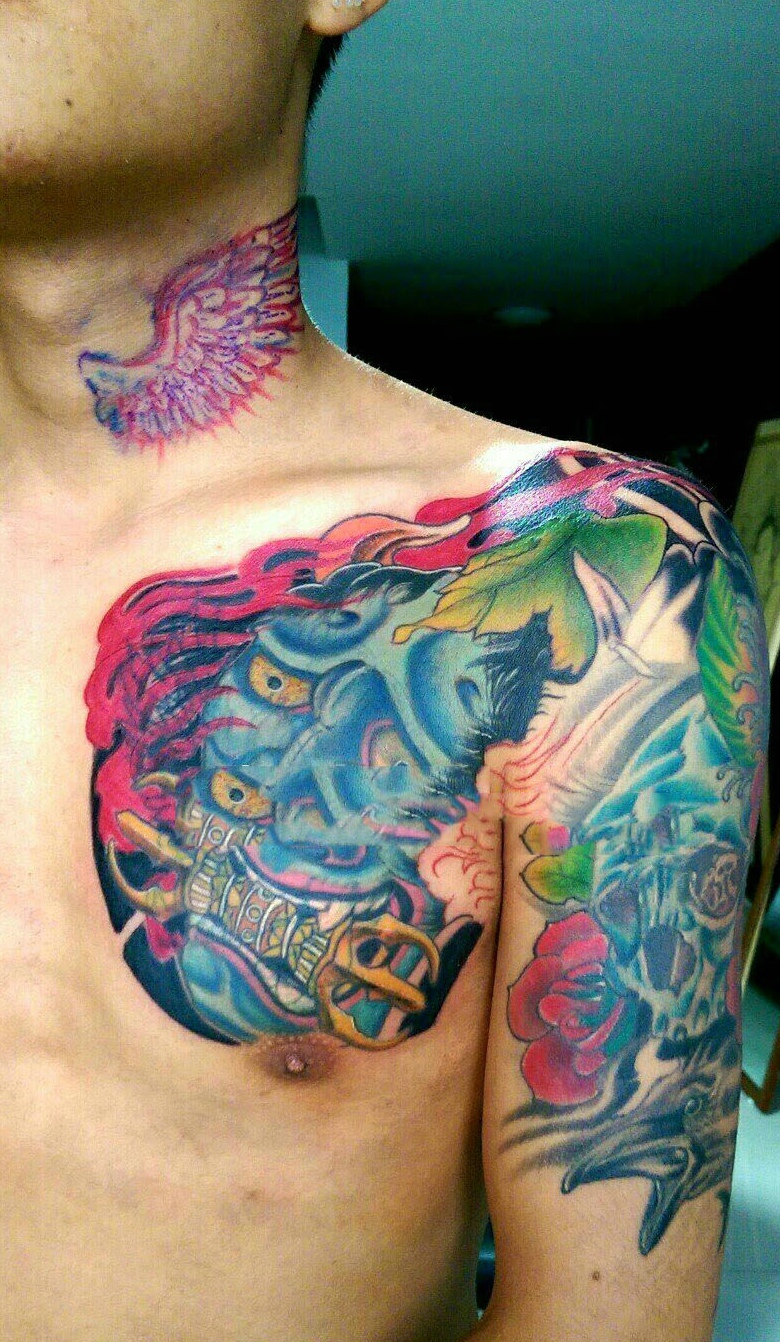 炫酷无敌的彩色半甲般若纹身图案