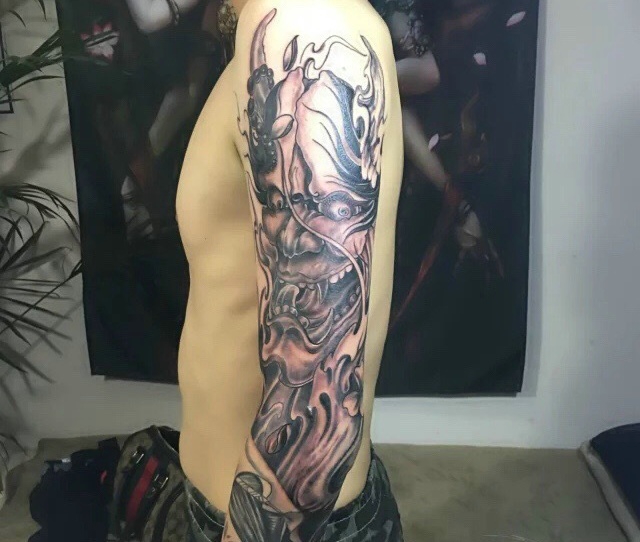 花臂黑白传统般若纹身图案