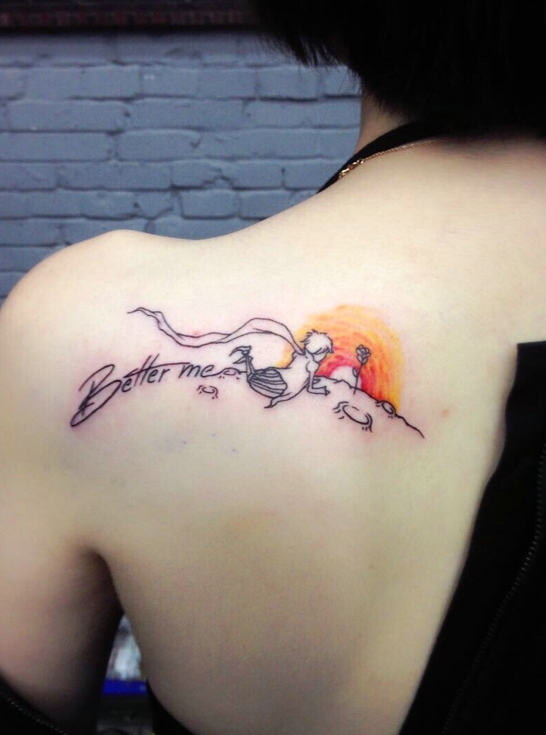 个性女生后背图腾纹身图案很有趣