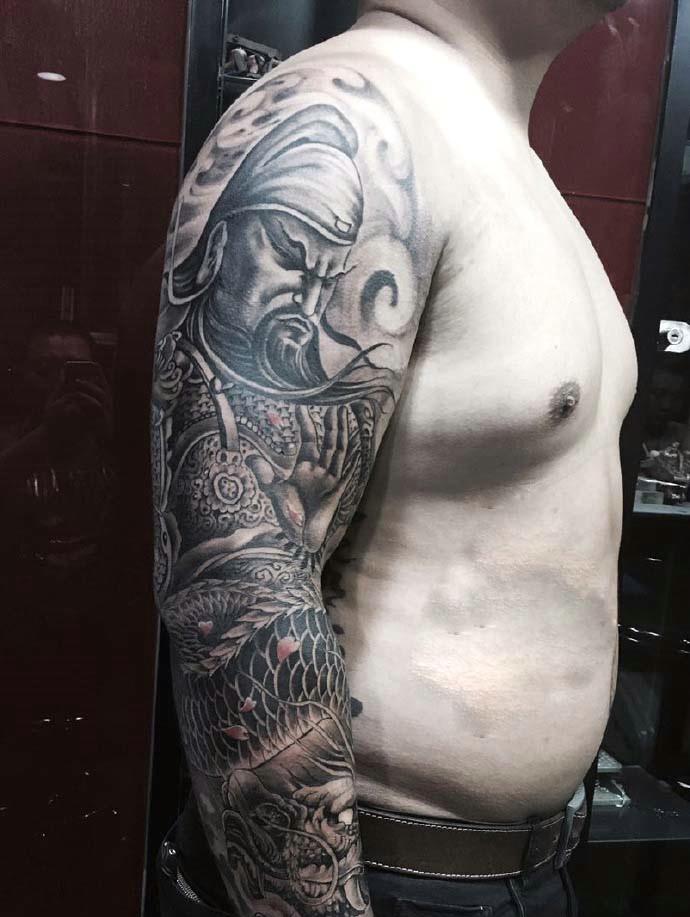 花臂黑白帅气十足的关公纹身图案