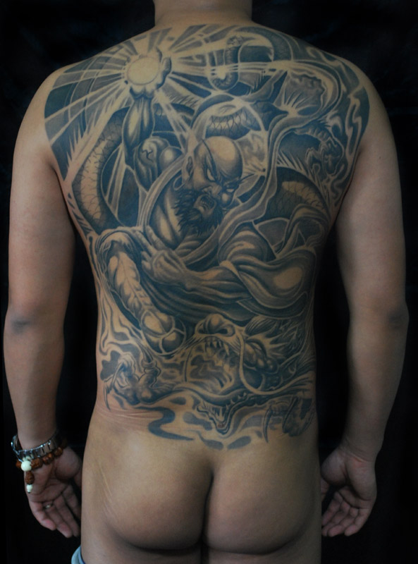 满背霸气的降龙罗汉纹身缩略频道推荐图