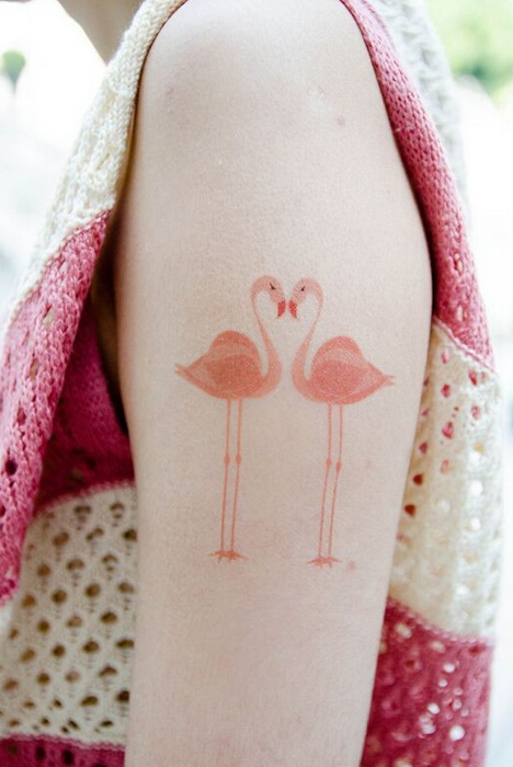 女孩唯美的天鹅纹身图案