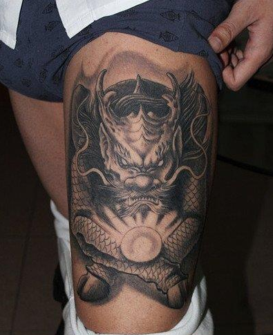 腿部超帅前卫的麒麟纹身图案