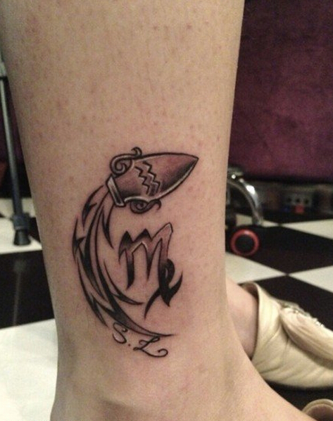 女性脚踝水瓶座纹身图案