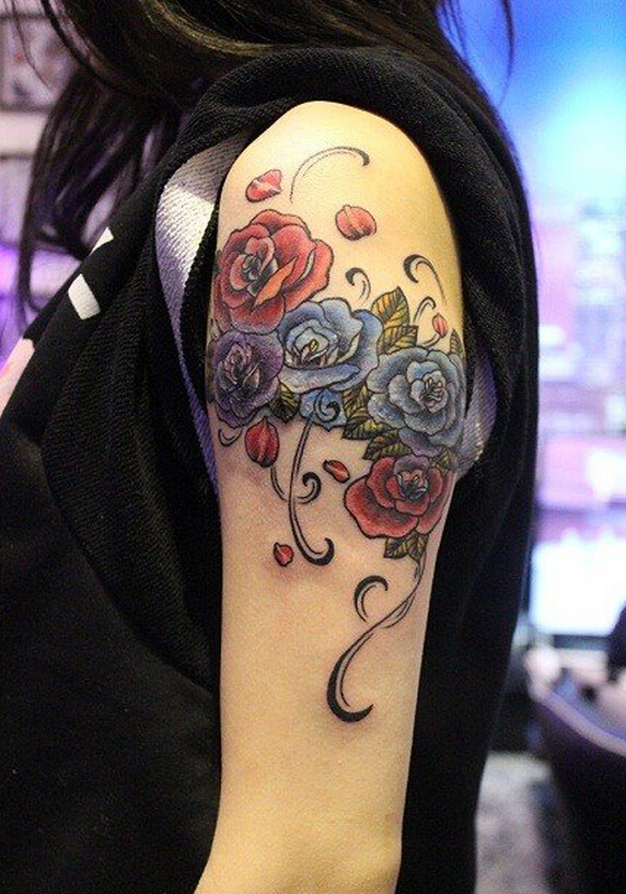 手臂彩色玫瑰纹身图案