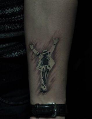 手腕上迈克杰克逊纹身图案