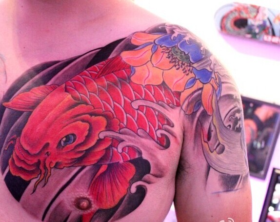 很好看的鲤鱼半甲纹身