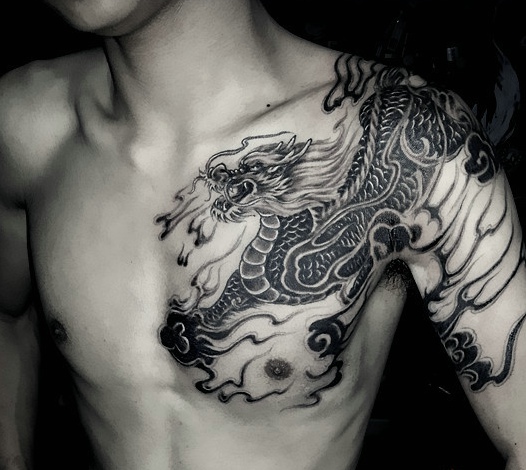 个性半甲麒麟纹身