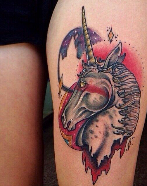 腿部独角兽纹身图案