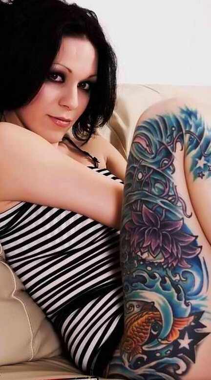 女人个性彩色花腿纹身图案