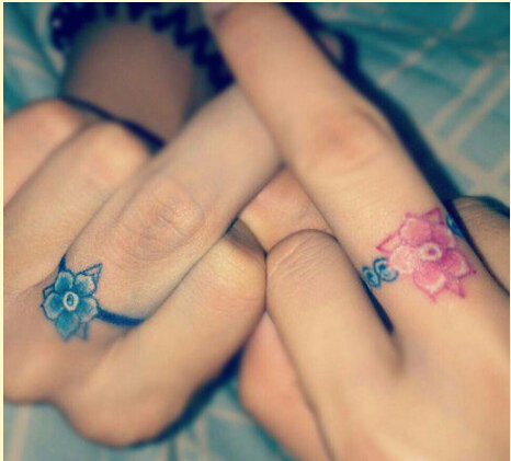 情侣手指漂亮好看的小花戒指纹身图案