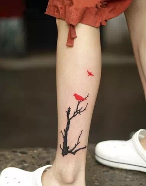 小腿树枝小鸟纹身图案