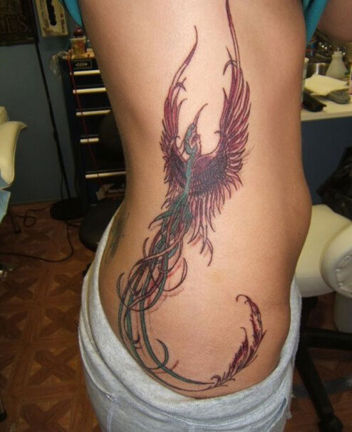 美女腰上彩绘凤凰纹身图案