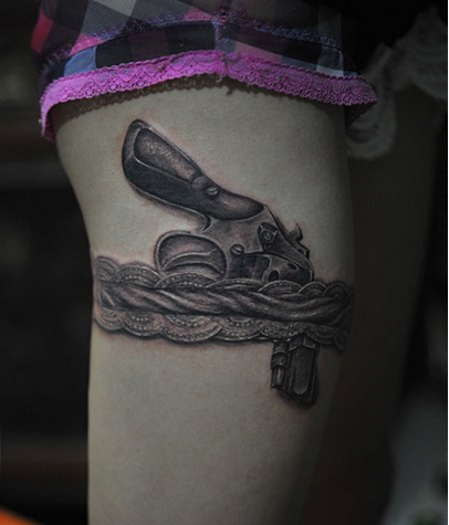 时尚女腿部蕾丝纹身图案