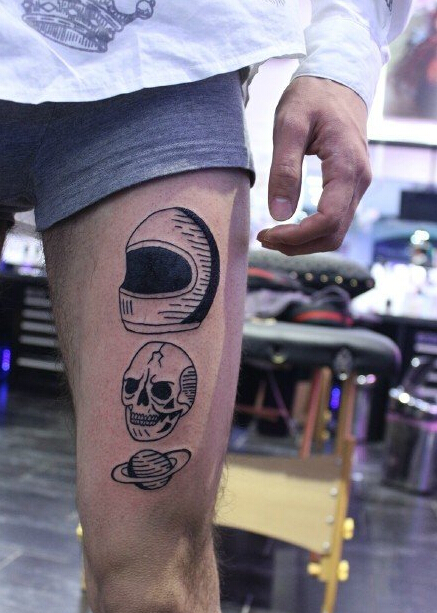 腿部点刺欧美风彗星骷髅纹身图案