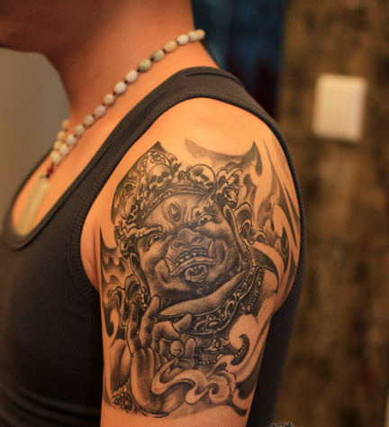 手臂黑白大黑天纹身