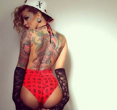 纹在身上的衣服纹身图案