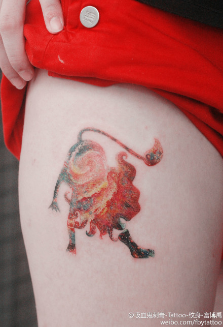 大腿部个性星座纹身