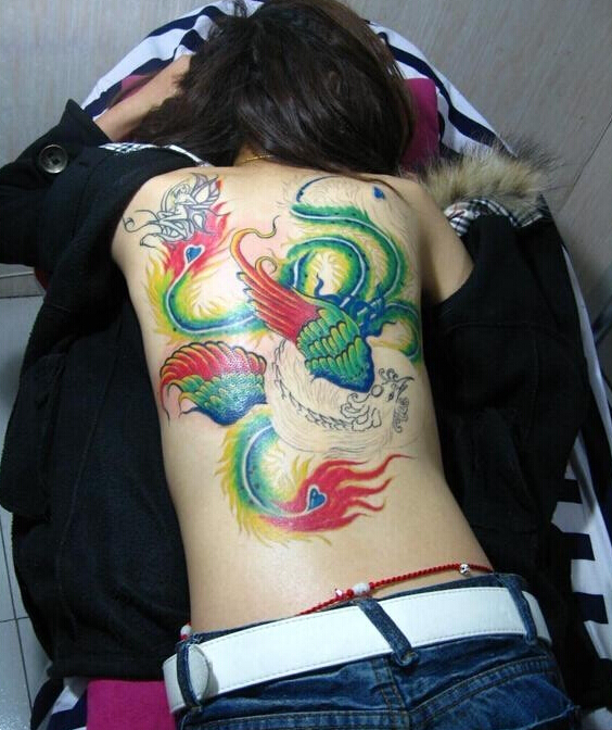 满背凤凰纹身图案