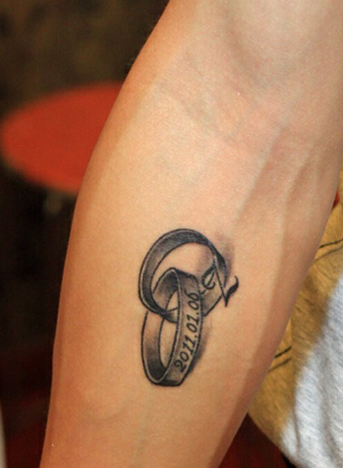 手臂3的戒指纹身图案