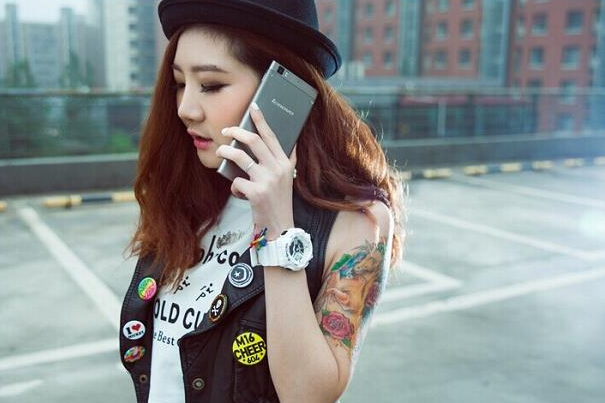 前卫漂亮美女独特手臂纹身图片欣赏