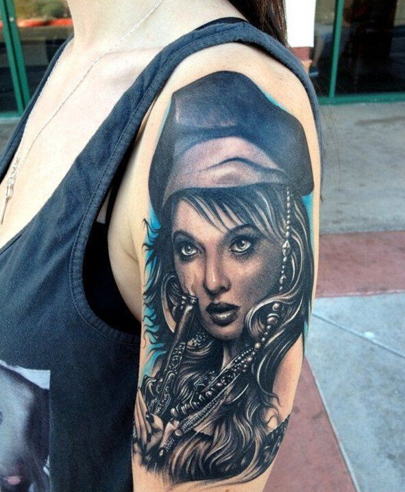 手臂黑白女郎纹身图案