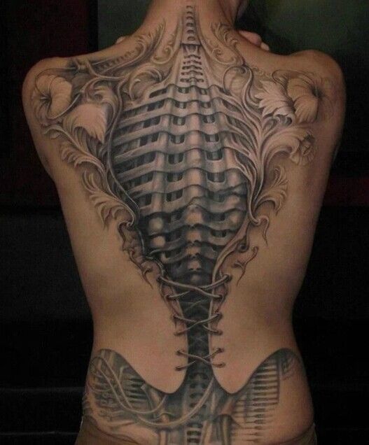 满背创意的撕皮纹身图案