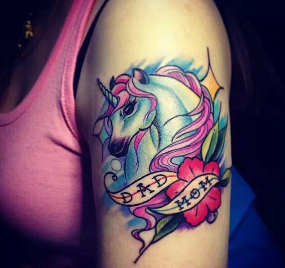 美女手臂独角兽纹身图案