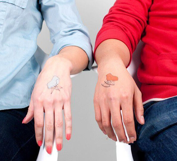 情侣创意手背婴儿车纹身图案