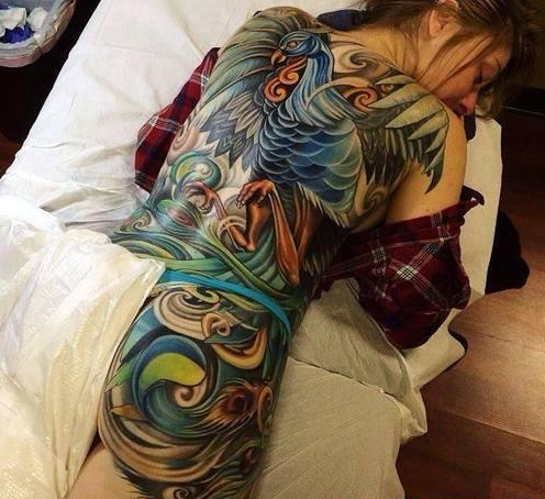 女性独特满背凤凰纹身图案