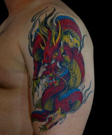手臂个性红龙纹身图案