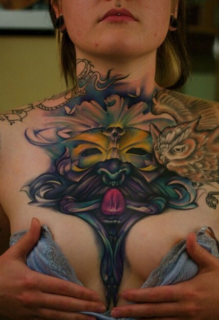 美女胸部性感的纹身图案