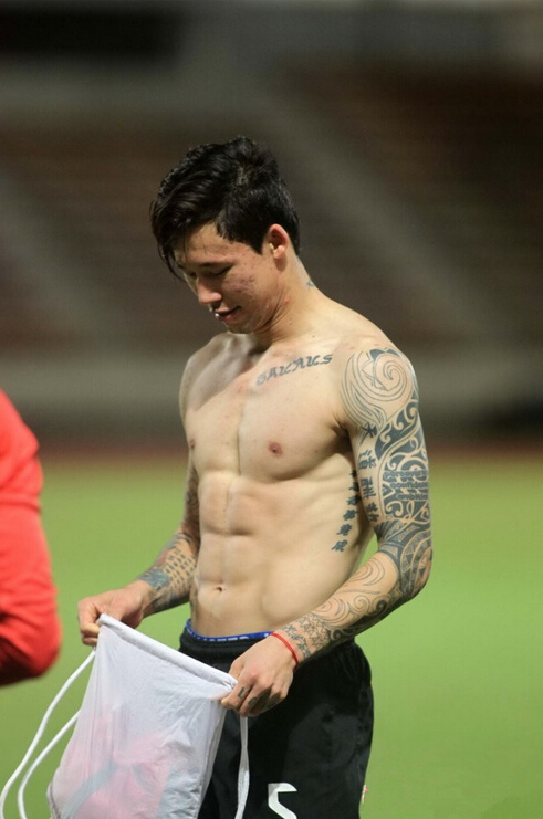 恒大张琳芃左臂花臂纹身图案