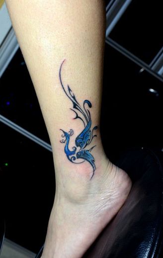 女生腿部雅观的图腾凤凰纹身