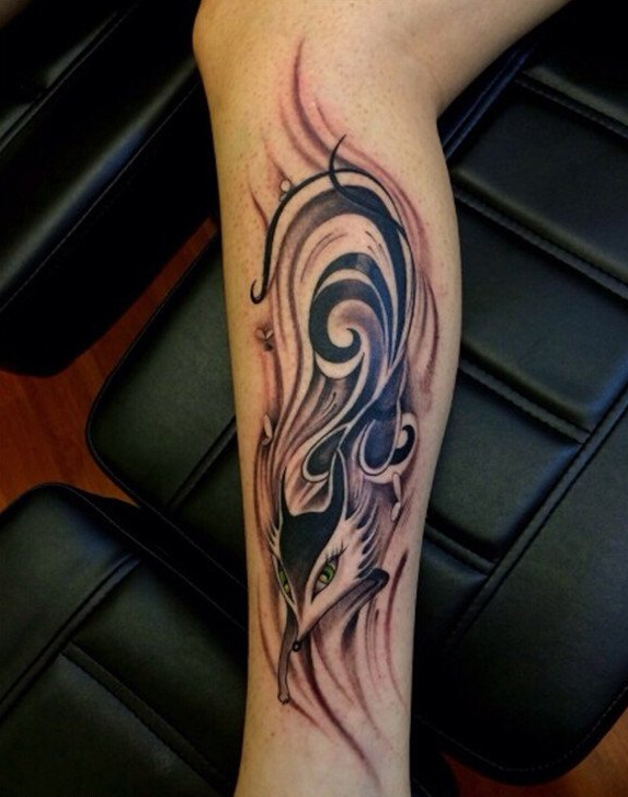 腿部狐狸纹身图案