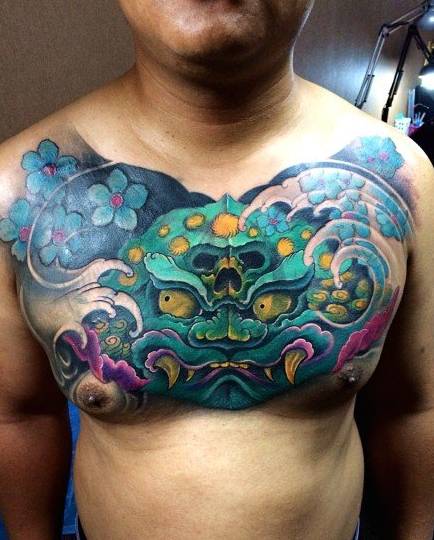 男人前胸很酷时尚的唐狮子纹身图案