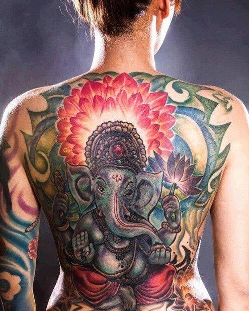 满背彩色象神纹身图案