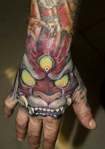 手背上传统唐狮纹身图案