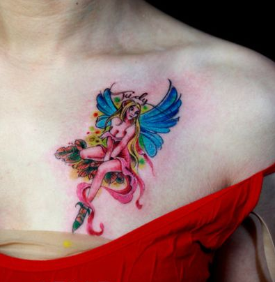 美女胸部好看的精灵纹身图案