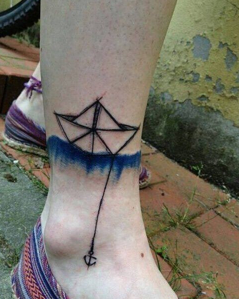 女性脚踝小船纹身图案