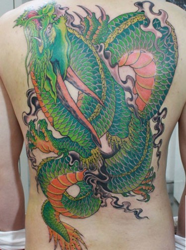 满背青龙纹身图案