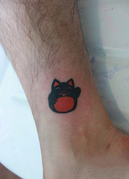 招财猫脚踝纹身图案