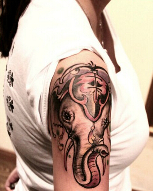 女性胳膊象神纹身图案