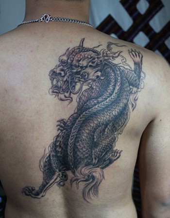 男士后背个性貔貅纹身