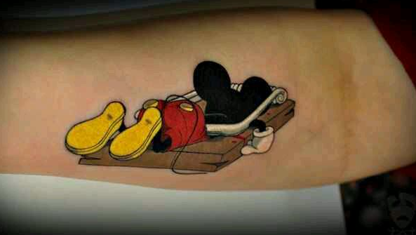 顽皮的米奇纹身图案