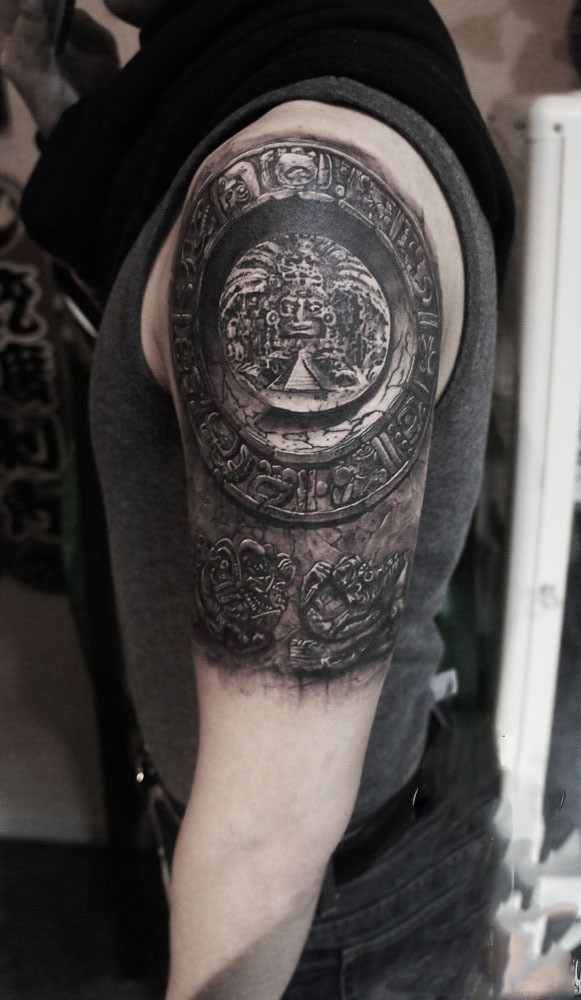 男人手臂创意黑灰图腾纹身图案